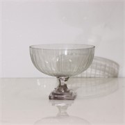 Staklo posuda na nogu h19 d23,5cm