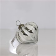 Staklena kuglica rebrasta lukovica 10x10cm srebrna