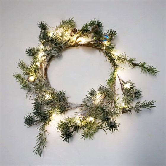 Vijenac borove grančice, češeri zasnježen 20LED 2AA - 38cm